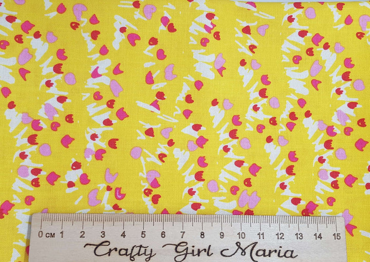 Sweet Honey Kisses: fat quarter bundle of 5 floral fabrics. Sparkle blue, yellow. Riley Blake.
