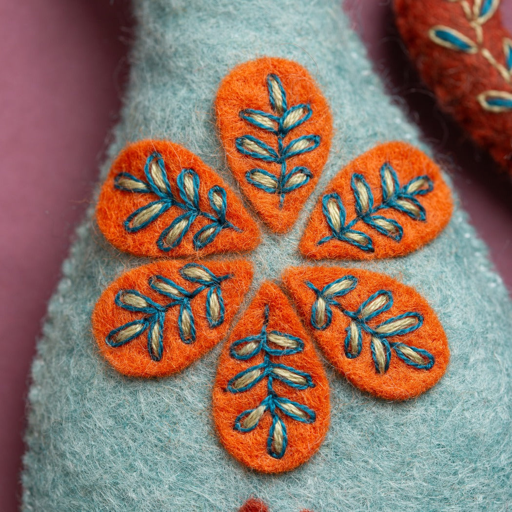 Felt appliqué kit Ice Skating by Corinne Lapierre Ltd. - Pure Laine Felt appliqué kit Ice Skating by Corinne Lapierre Ltd. - Pure Laine